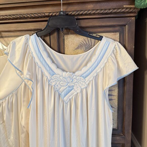 Vtg Ivory Shadowline Nightgown & Robe Set Embroidered & Blue Piping EUC Sz LG - Picture 6 of 16